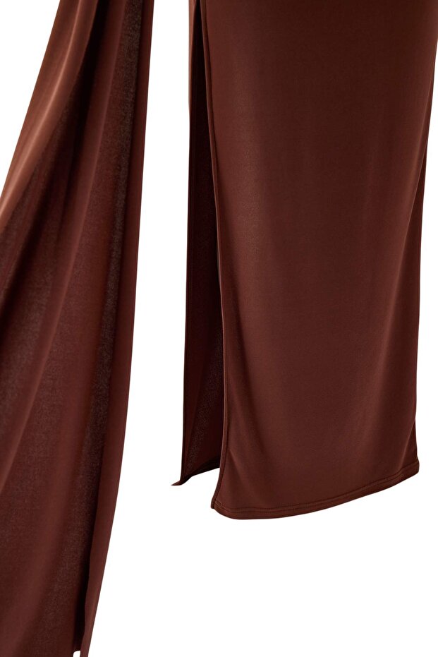 Kahverengi Yaka Cut Out Detaylı Maxi Abiye & Mezuniyet Elbisesi TPRSS26AE00002 - 9