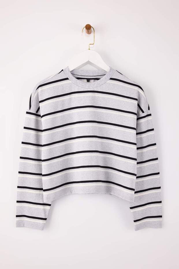 Wardrobe Essentials-Gri Çizgili Relaxed/Rahat Kalıp Düşük Kol %100 Pamuk Örme T-Shirt TWOSS26TS00019 - 5