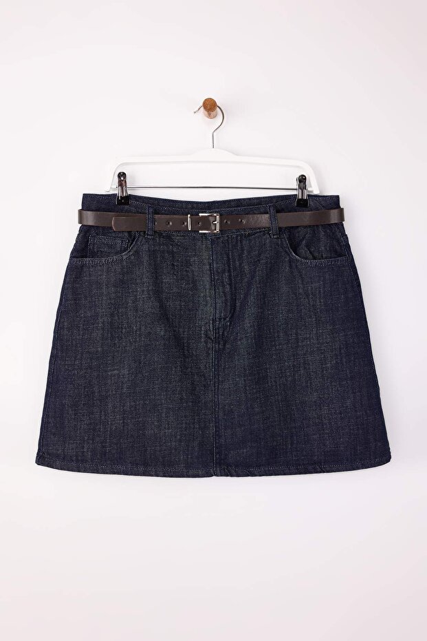 Koyu Mavi Kemer Detaylı Arkası Etek Görünümlü %100 Pamuk Non-Stretch Denim Şort Etek TBBSS26AP00004 - 6