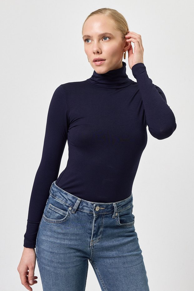 Laci Turtleneck Long Sleeve Slim Fit Blouse 2504