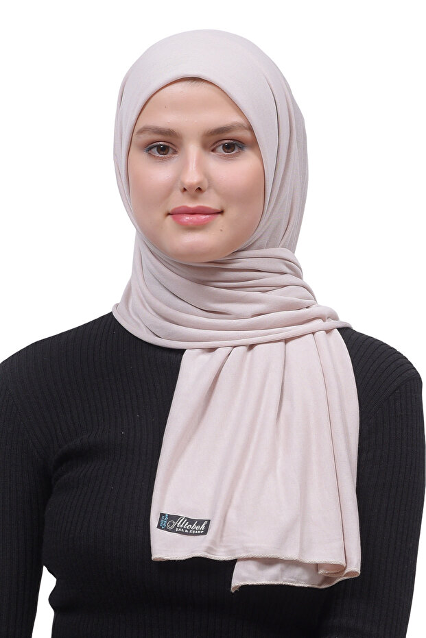 الحجاب بتمشيط شال عادي مفتوح اللاتيه