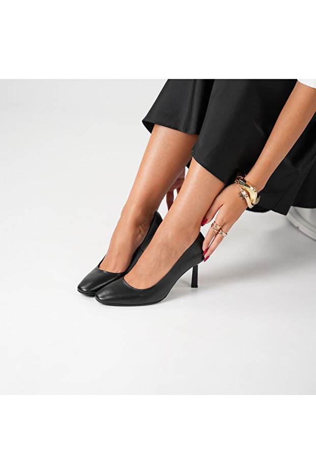 Beatriz Black Leather Triangle Heeled Women's Shoes