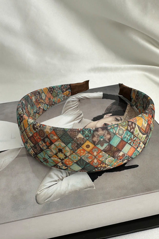 تاج بنمط عرقي بألوان مختلطة - 2