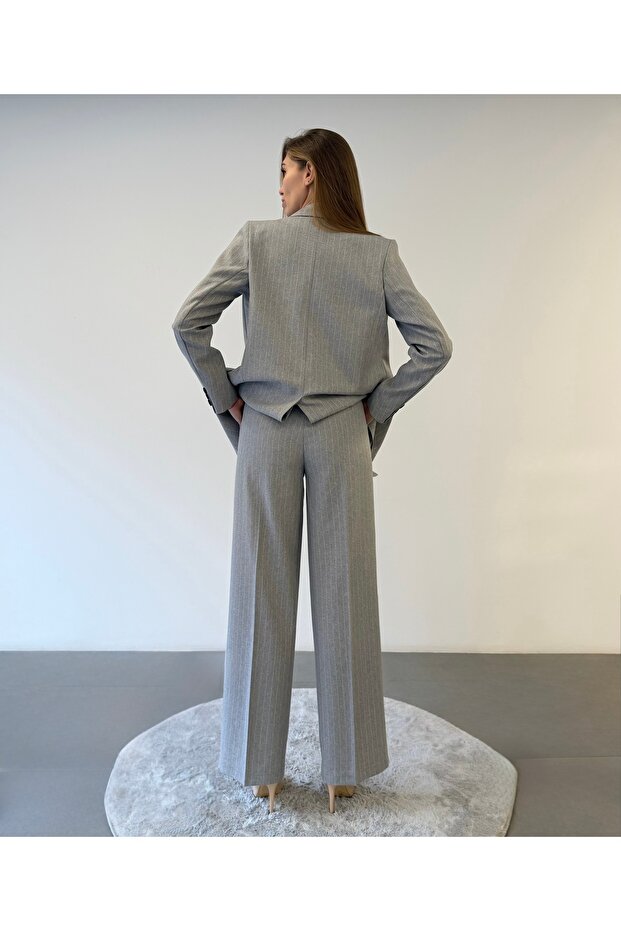 Prémium női csíkos szürke kabát, mellény és nadrág 3 részes szett – Modern irodai elegancia - 6