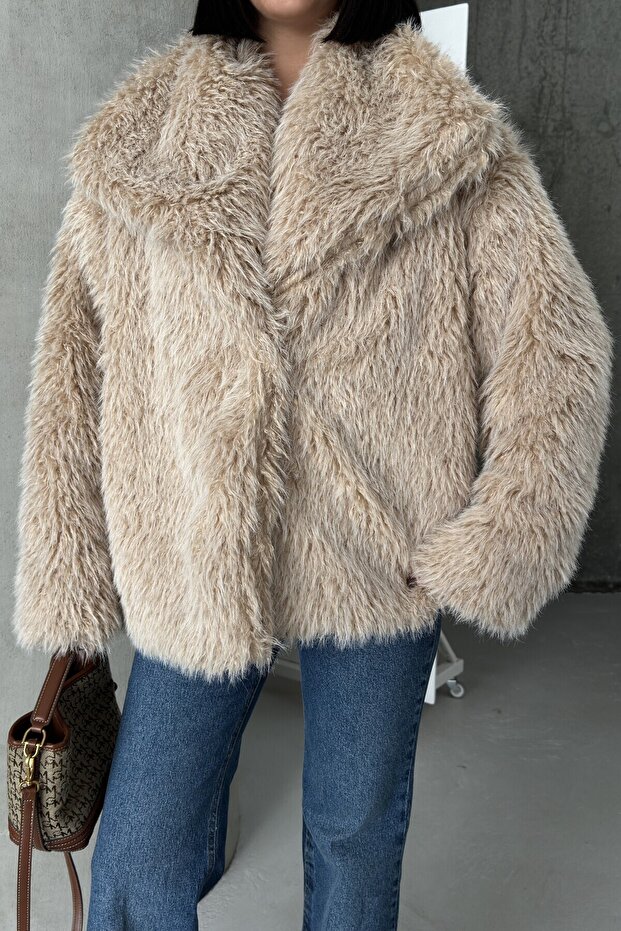 سترة ذات ياقة واسعة ومظهر من الفرو - 5