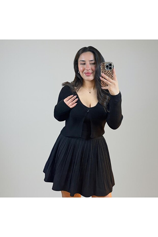Siyah Pileli Etek - 1