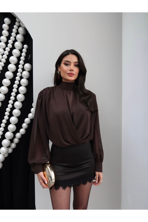 بلوزة شيفون بربطة عنق