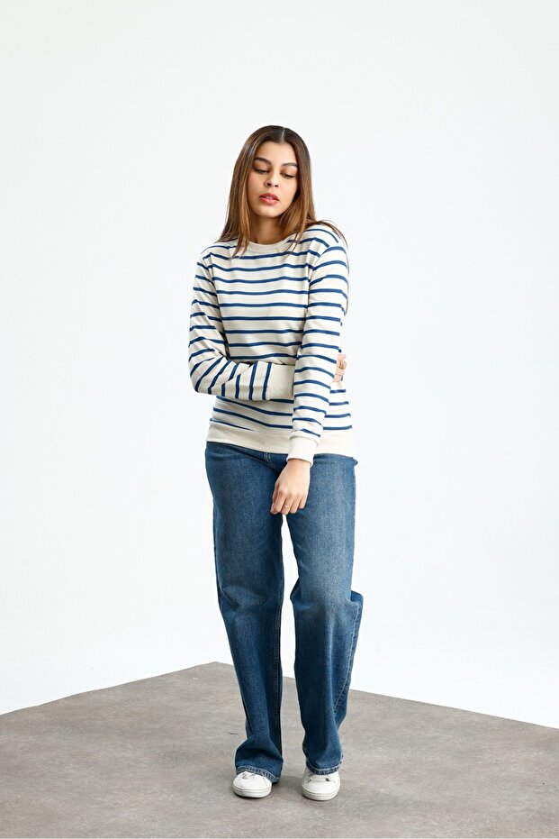 سترة رياضية أساسية ذات ياقة دائرية - 7