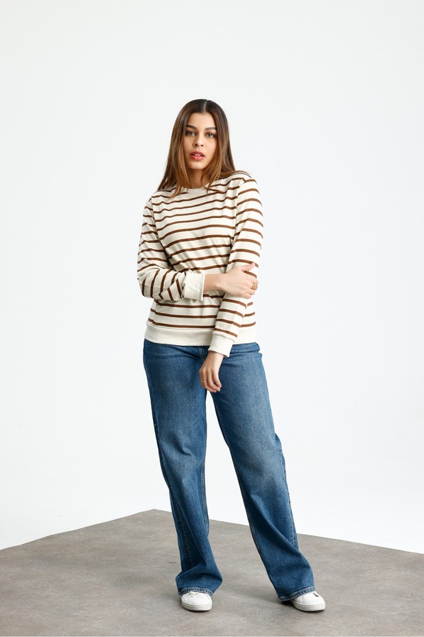 سترة رياضية أساسية ذات ياقة دائرية - 5