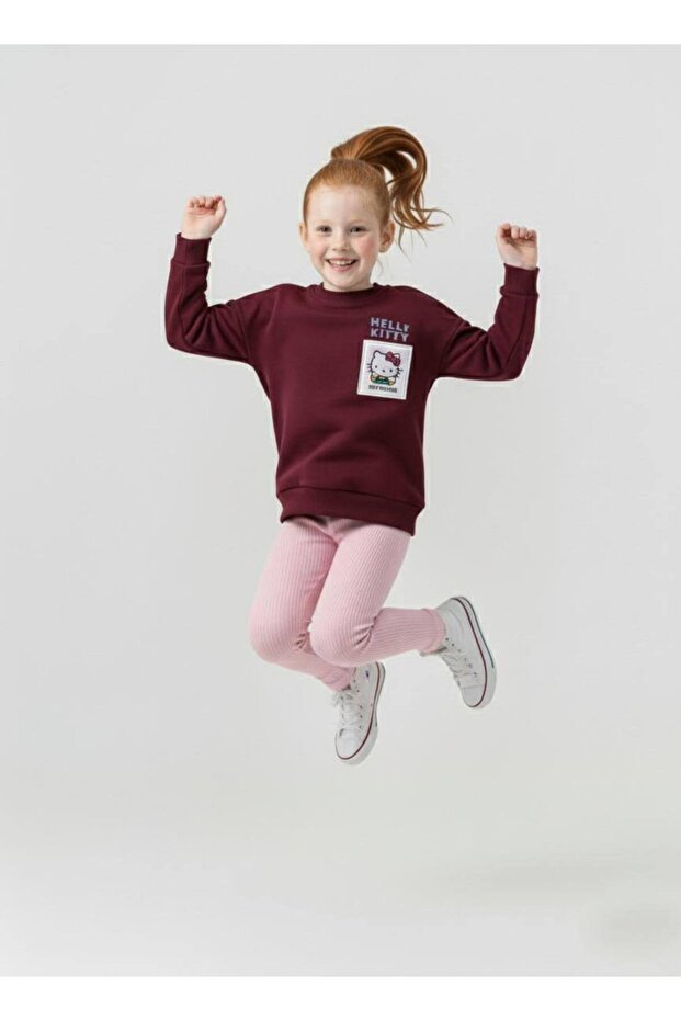 طقم فتاة مع شخصيات كرتونية