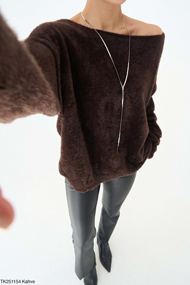 Pulover cu un singur umăr Bitter Brown - 2
