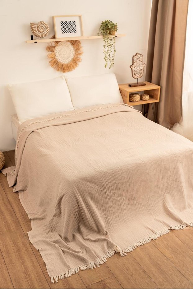 Muslin Piquette and Bedspread