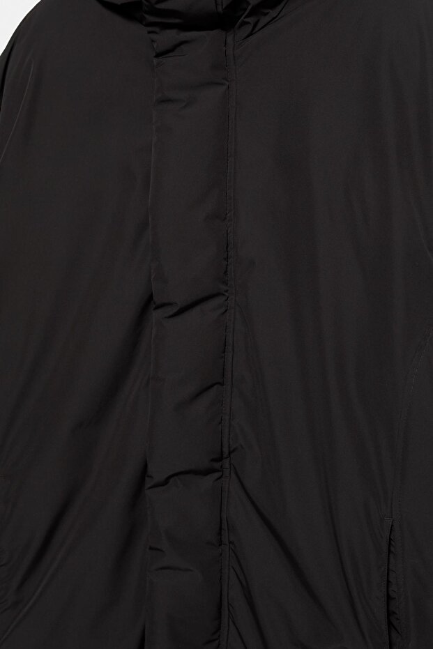 Kapüşonlu şişme kaban - 7