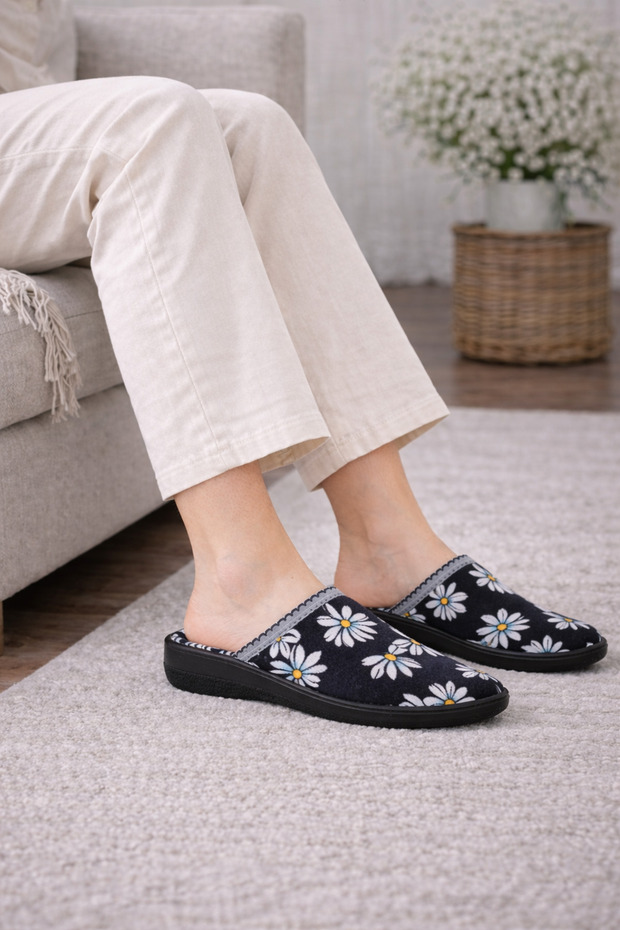 Zh006 Closed Front Winter Floral Women's Home Guest Slippers