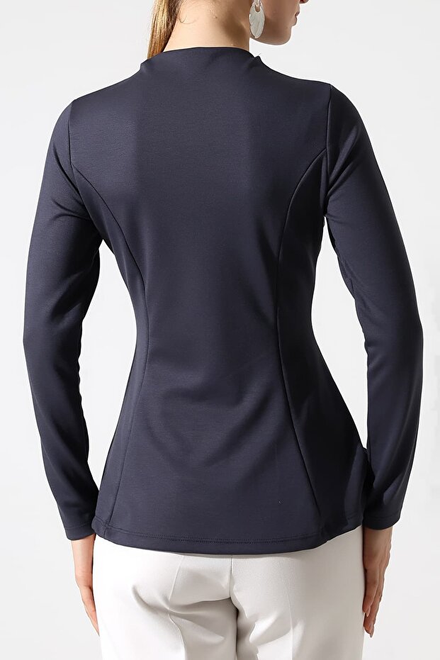 بلوزة بوليفيسكون بياقة قائمة – يومية ومريحة - 8