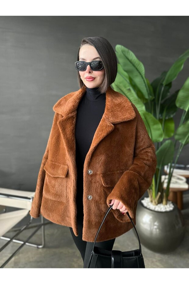 سترة طويلة من الريش مع جيوب باللون البني - 1