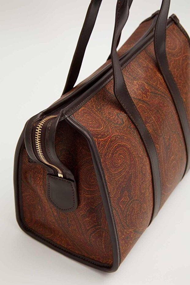 حقيبة يد بنمط عرقي باللون البني الداكن - 3