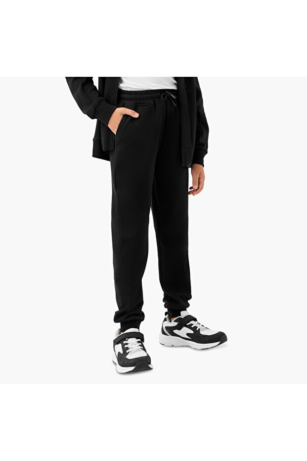 طقم رياضي مكون من سترة بغطاء رأس وبنطال رياضي بسحاب أمامي - 3