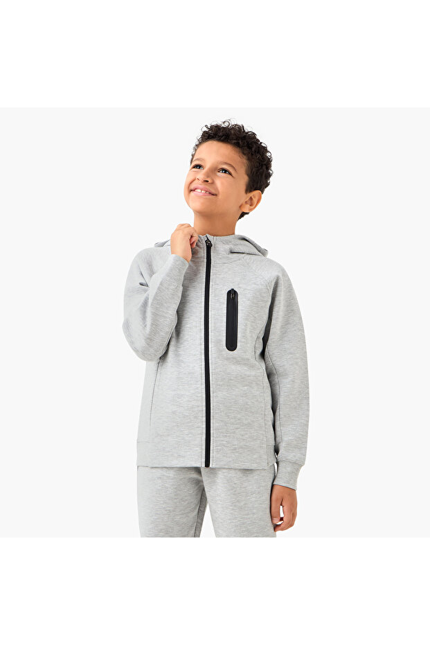 طقم رياضي مكون من سترة بغطاء رأس وبنطال رياضي بسحاب أمامي - 2