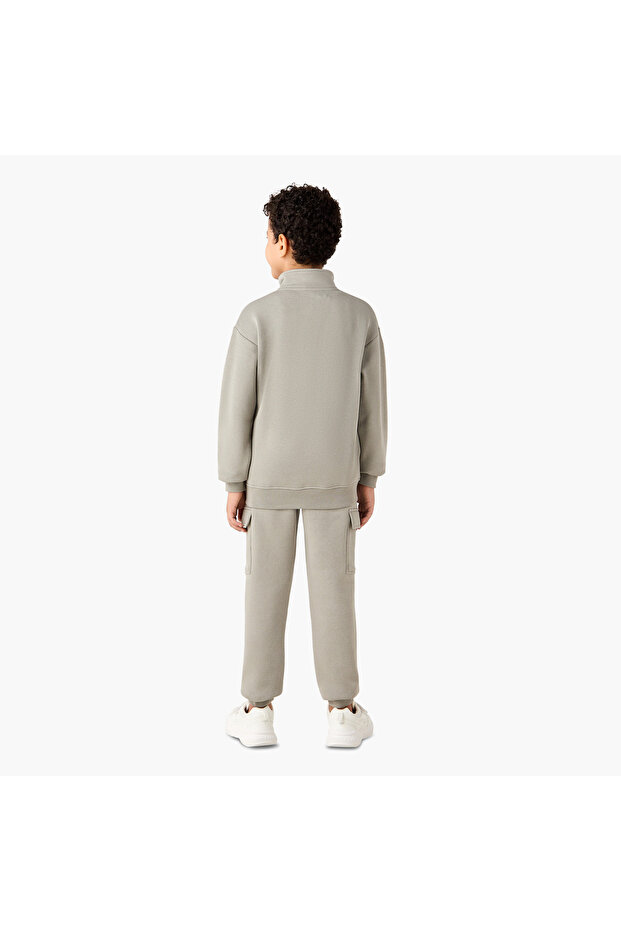 طقم سويت شيرت برقبة عالية سادة وبنطال رياضي - 4