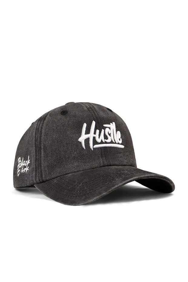 قبعة بيسبول سوداء مطرزة من Hustle