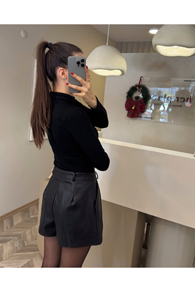 Deri Pileli siyah Şort - 2