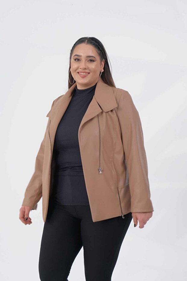 سترة جلدية كبيرة الحجم بسحاب من ماركة إستر - 2