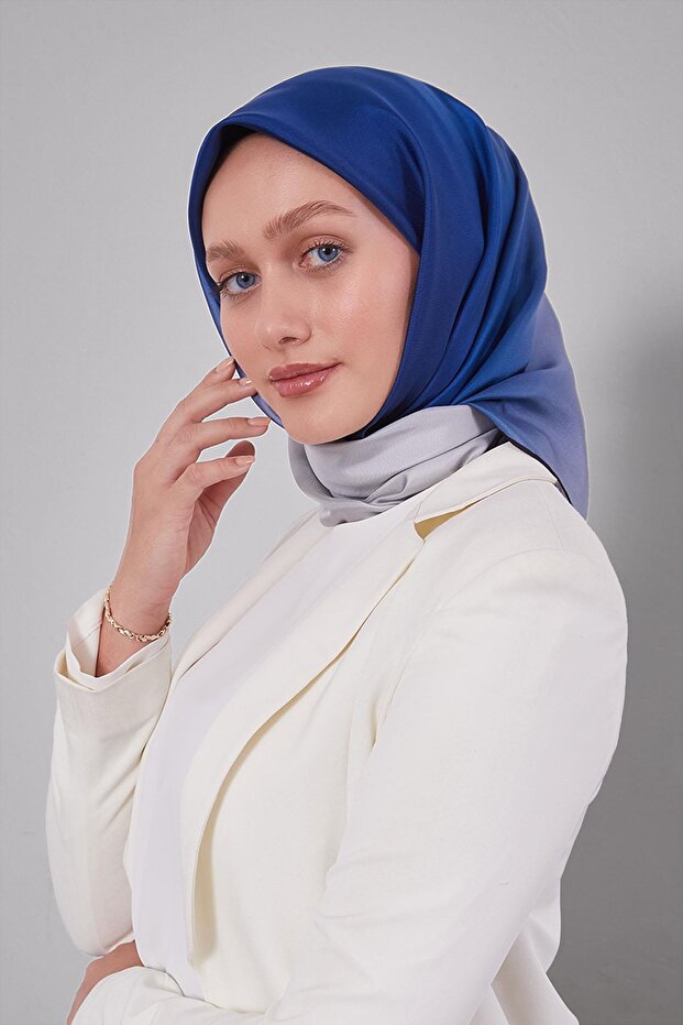 وشاح من الحرير الخالص من نسيج التويل الأزرق من ساكس