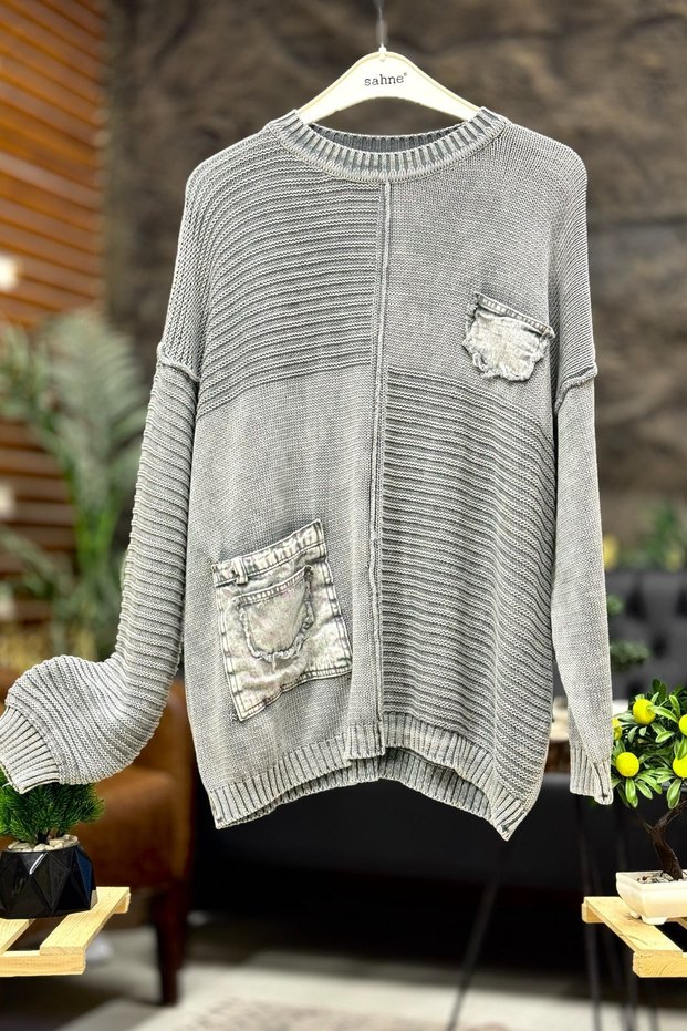 Pocketed crew neck self-striped organic sweater