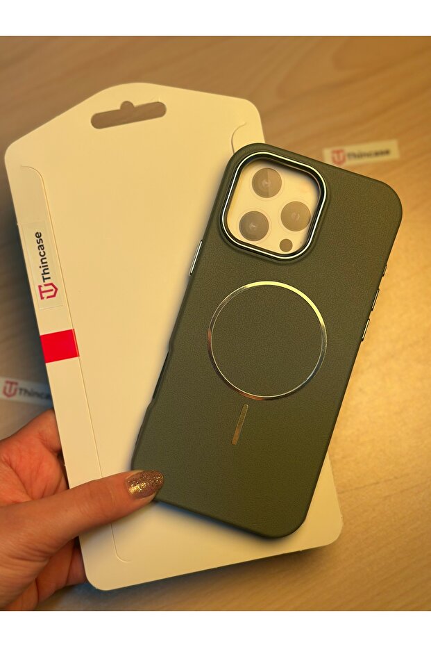 حافظة آيفون 16 برو ماكس متوافقة مع ماج سيف مع حماية للكاميرا باللون الأسود - 1