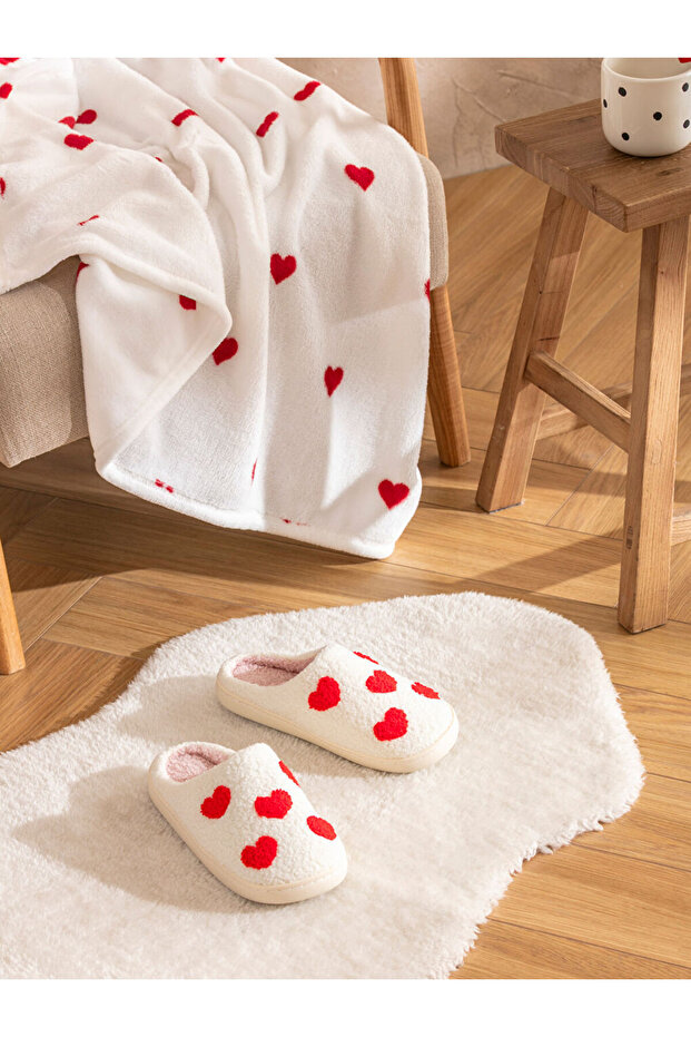 Red heart patterned women's house slippers