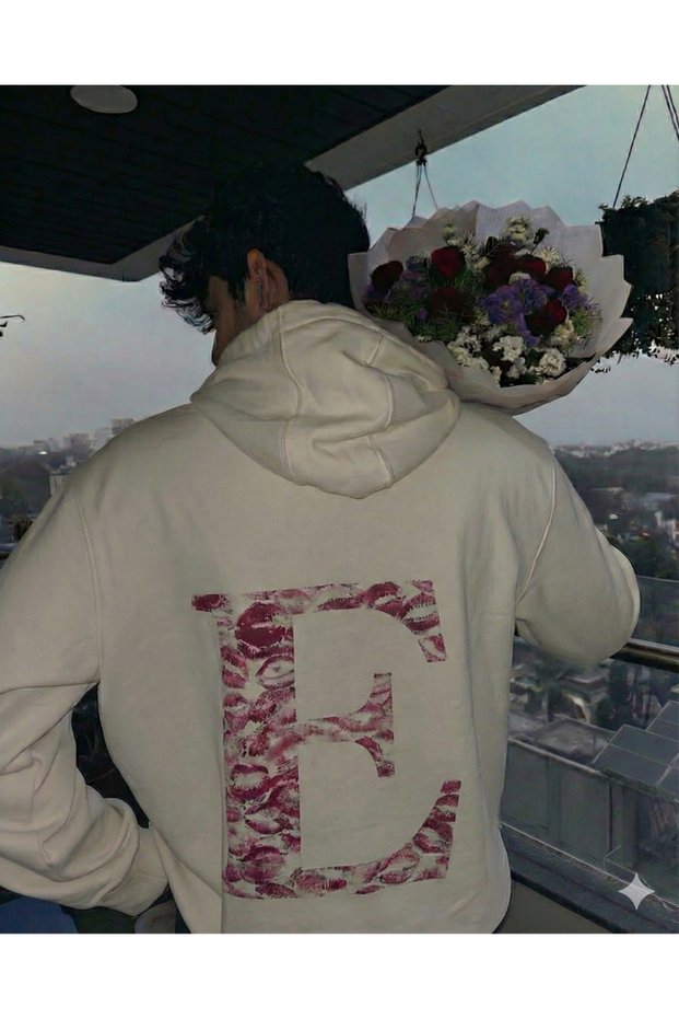 Kiss Design Letter Printed Oversized Hooded White Color Sweatshirt