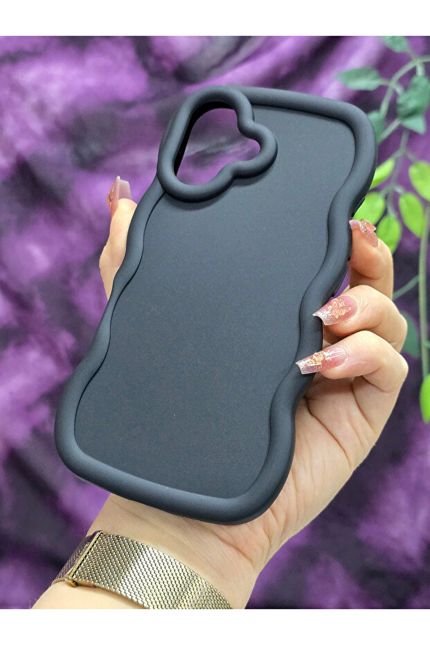 حافظة آيفون 16 متوافقة ذات ملمس ناعم وحواف متموجة بلون أسود غير لامع - 4