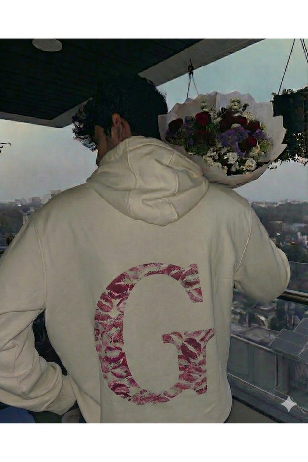 Kiss Design Letter Printed Oversized Hooded White Color Sweatshirt
