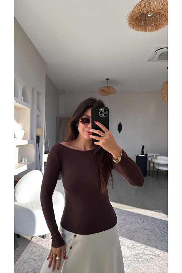 بلوزة أساسية بأكمام طويلة باللون البني من Pyr - 3