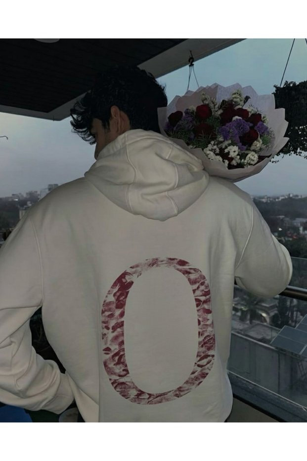 Kiss Design Letter Printed Oversized Hooded White Color Sweatshirt
