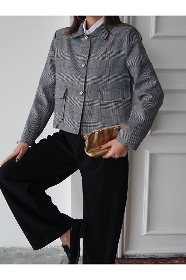 سترة قصيرة مبطنة بأزرار ذهبية من إيكوسي - 4