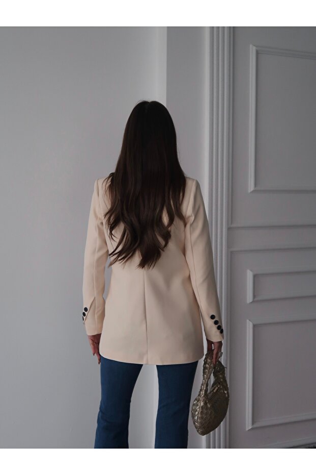 سترة بليزر مبطنة بأزرار غير متماثلة على الأكمام - 3