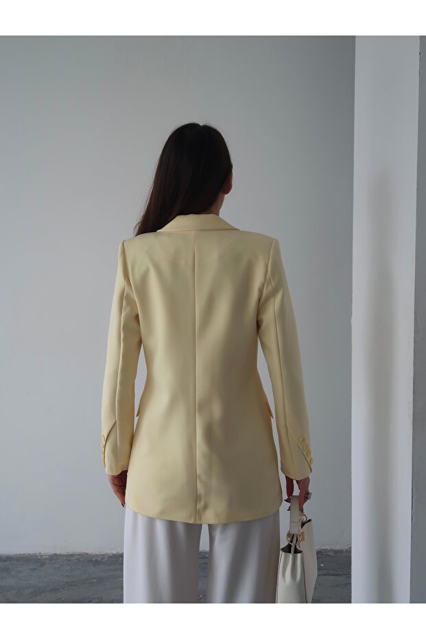 سترة بليزر مبطنة بأزرار غير متماثلة على الأكمام - 5