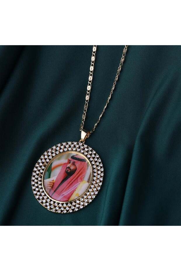 Luxury necklace featuring the image of the Crown Prince #E3
