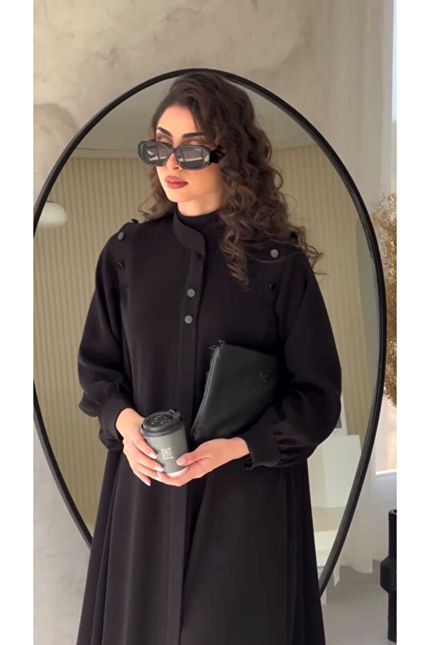 عباية سوداء من تصاميم VELARA الجديدة