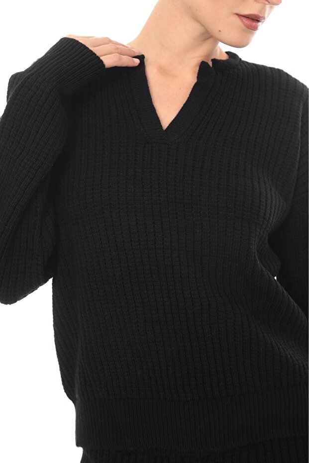 طقم بياقة على شكل حرف V - 4