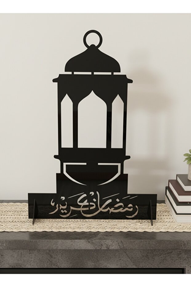 حامل مزخرف على شكل فانوس رمضاني مصنوع من الأكريليك، مزين بعبارة "رمضان كريم".
