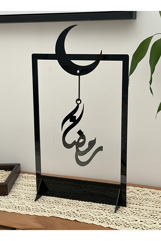 حامل أكريليك مزخرف يحمل كلمة رمضان باللغة العربية على شكل هلال