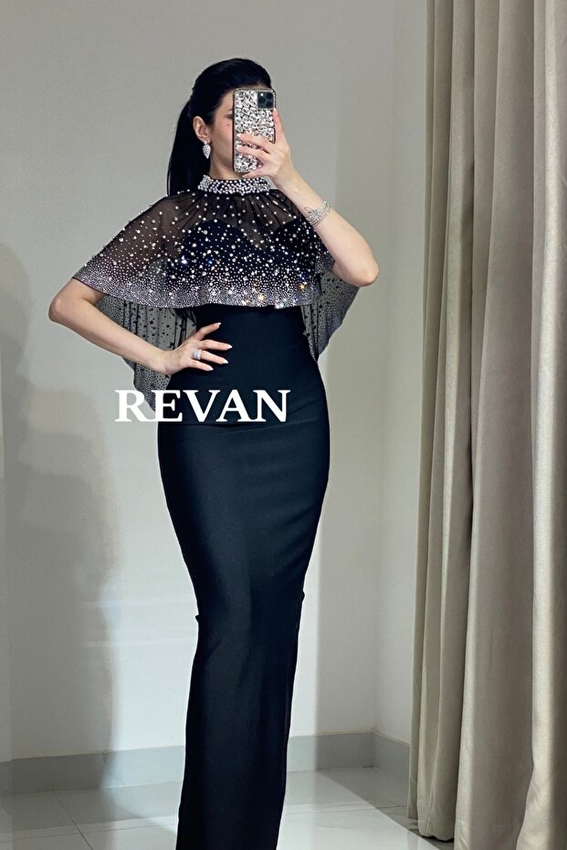 A black dress with a luxurious crystal cape from Rivan - 4