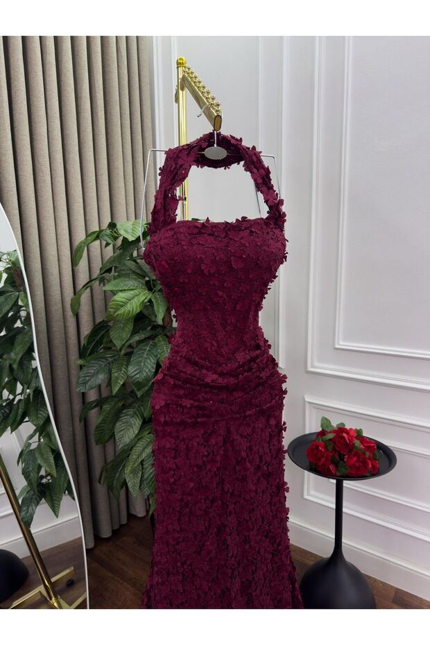 A very elegant burgundy evening dress - 3