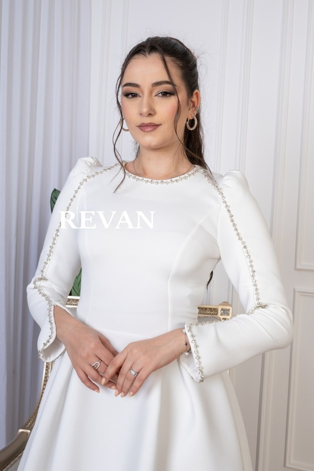 A soft dress with long sleeves and luxurious embroidery - 3