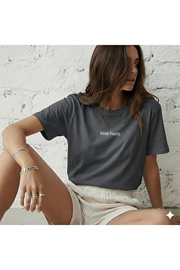Love Hurts Printed Women's Basic Crew Neck T-Shirt