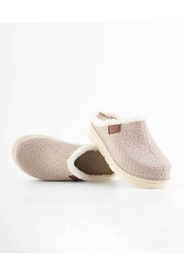 Women's House Slippers Plush Lined Winter Closed Toe Non-Slip Sole Soft Comfortable Slippers