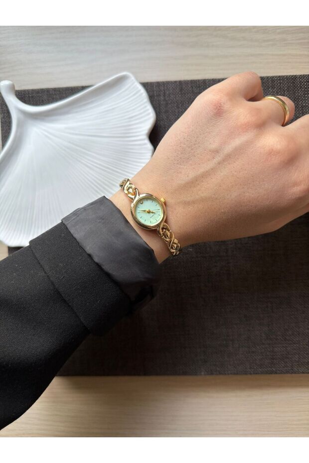 Retro Minimal Metal Cord Vintage Women's Wristwatch Inside Water Green